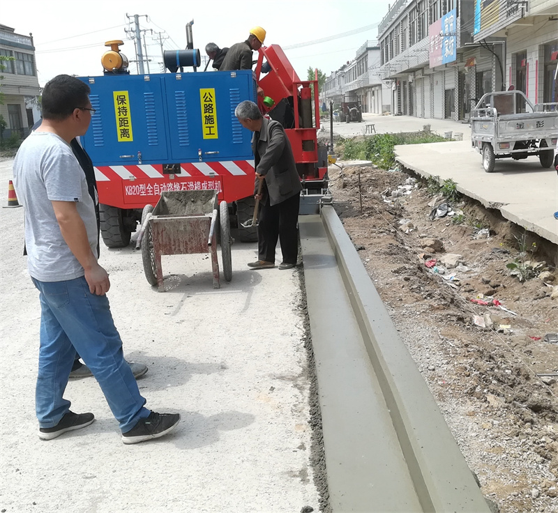 車載式路沿石帶路平石滑模機